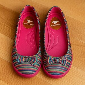 Rocket Dog Girls Rainbow Striped Flats w/ Pink Soles & Bow – Size 11